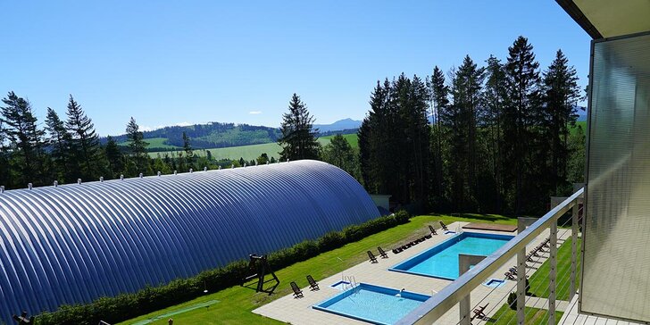 Aktívna dovolenka v modernom 4* rezorte pri Oravskej priehrade: vonkajší a vnútorný bazén, saunový svet aj športové plochy