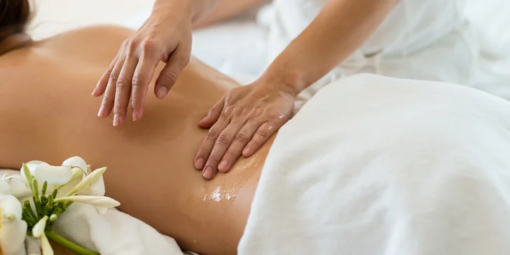 Thajská olejová masáž: 30 alebo 60 minút relaxu v novootvorenom salóne De Rosé