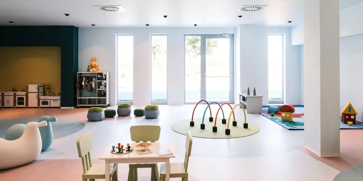 Luxusný 5* rodinný rezort pri Zadare: vlastná pláž a bazény, 2 deti zadarmo, plná či polpenzia, wellness aj úžasný detský svet