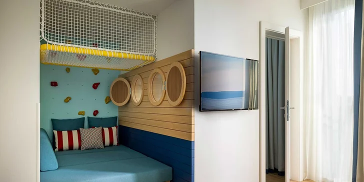 Luxusný 5* rodinný rezort pri Zadare: vlastná pláž a bazény, 2 deti zadarmo, plná či polpenzia, wellness aj úžasný detský svet