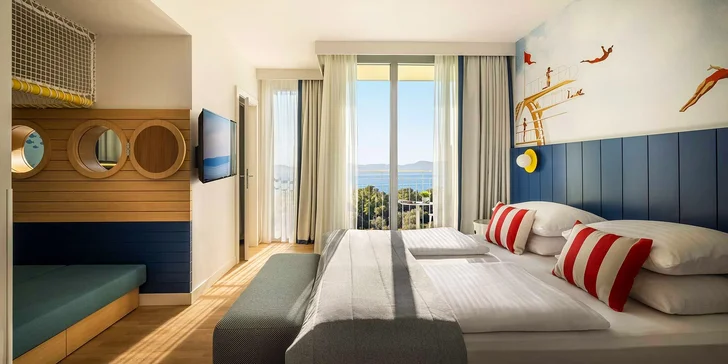 Luxusný 5* rodinný rezort pri Zadare: vlastná pláž a bazény, 2 deti zadarmo, plná či polpenzia, wellness aj úžasný detský svet
