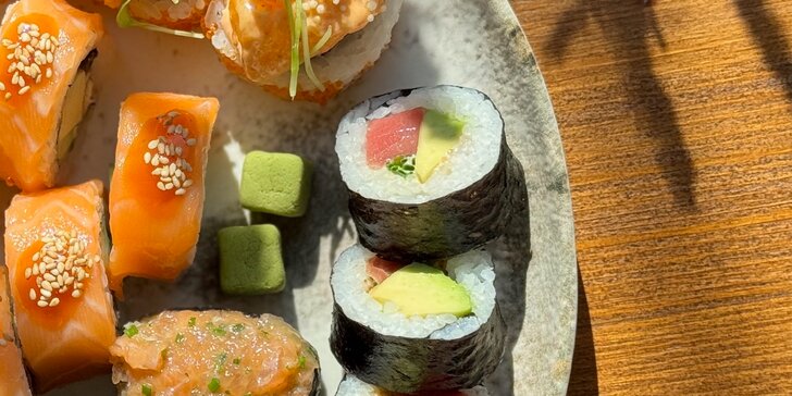 Sushi set pre dvoch: 26 kúskov s lososom, hľuzovkou či krevetami
