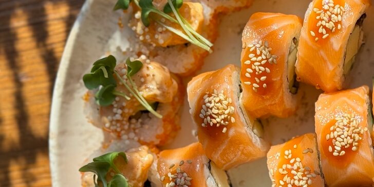 Sushi set pre dvoch: 26 kúskov s lososom, hľuzovkou či krevetami