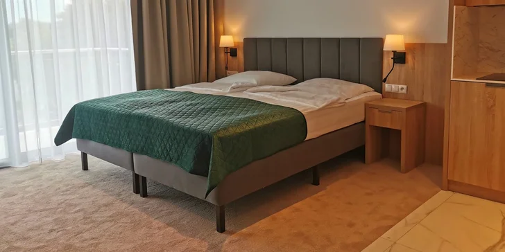 Hotel na brehu poľského mora: polpenzia aj neobmedzený wellness