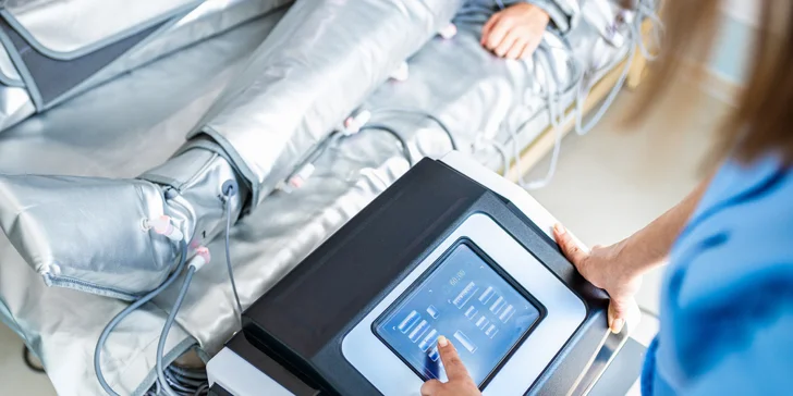 Liftingová masáž tváre, rádiofrekvencia, retinolové alebo vitamínové ošetrenie