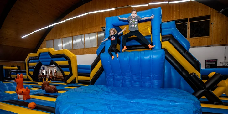 Vstupy do nafukovacieho a trampolínového zábavného centra HOPLANDIA a JUMPSTREET – len 6 km od Žiliny!