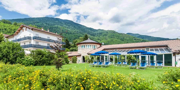 Wellness pobyt s plnou penziou v talianskych Alpách: hotel s bio záhradou, bazénom a spa pri Terme di Levico