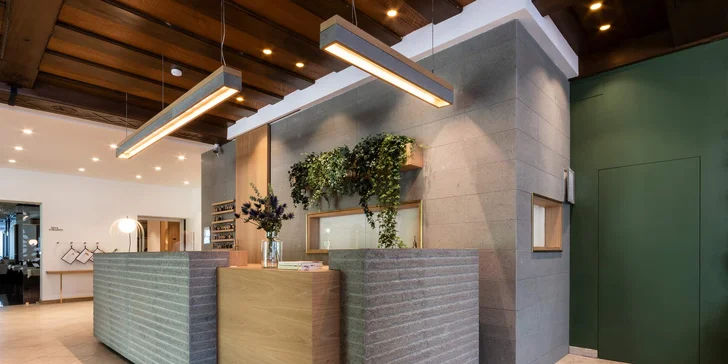 Wellness pobyt s plnou penziou v talianskych Alpách: hotel s bio záhradou, bazénom a spa pri Terme di Levico
