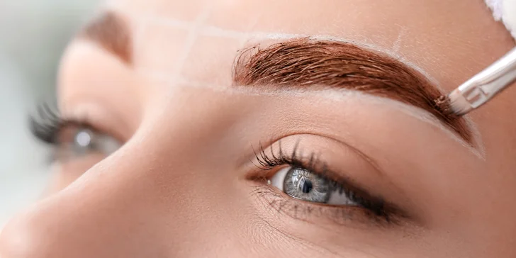 Laminácia obočia, lash lifting alebo výhodný balíček oboch