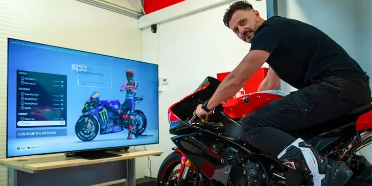 Poďte si vyskúšať jazdu v bezpečnom prostredí na jedinom simulátore pretekárskej motorky na Slovensku!