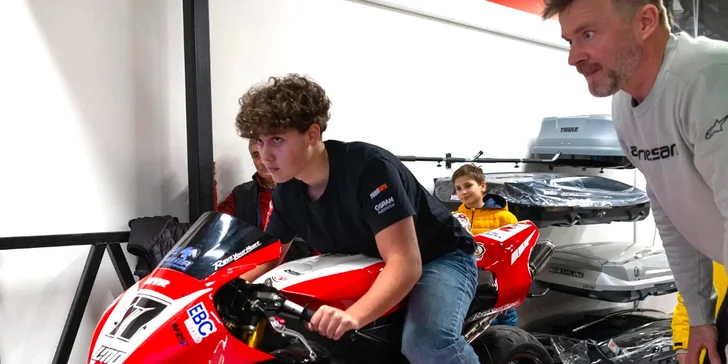 Poďte si vyskúšať jazdu v bezpečnom prostredí na jedinom simulátore pretekárskej motorky na Slovensku!