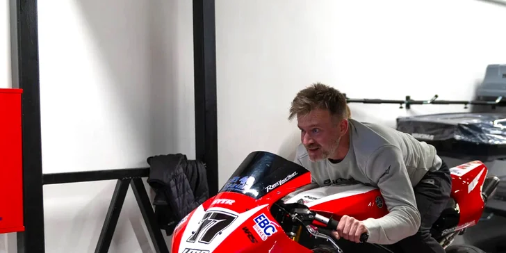 Poďte si vyskúšať jazdu v bezpečnom prostredí na jedinom simulátore pretekárskej motorky na Slovensku!