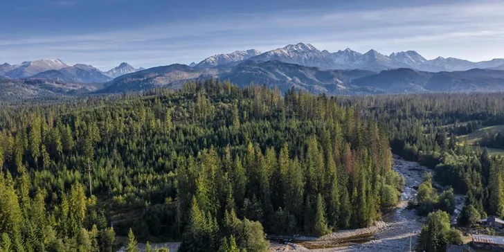 Užite si pokoj a divokú prírodu v goralskom domčeku s terasou a záhradou pre 7 osôb