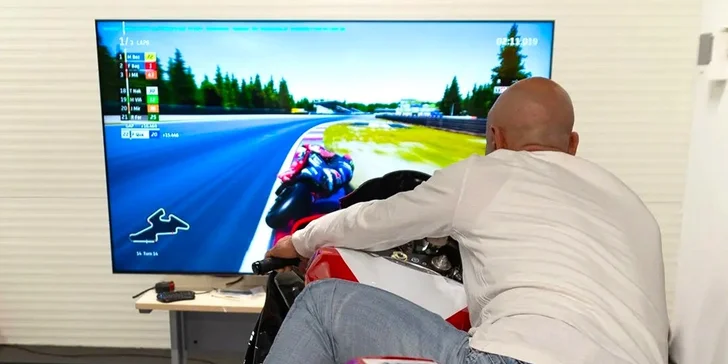 Poďte si vyskúšať jazdu v bezpečnom prostredí na jedinom simulátore pretekárskej motorky na Slovensku!