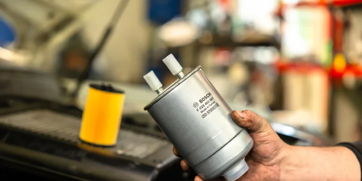 Výmena motorového oleja s filtrami, v cene zahrnutý aj materiál