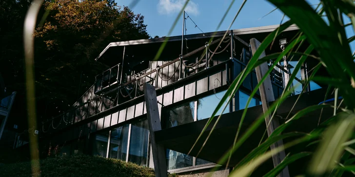 Rodinný SPA rezort s množstvom aktivít priamo na brehu Rožnovského jazera s wellness a súkromnou piesočnou plážou