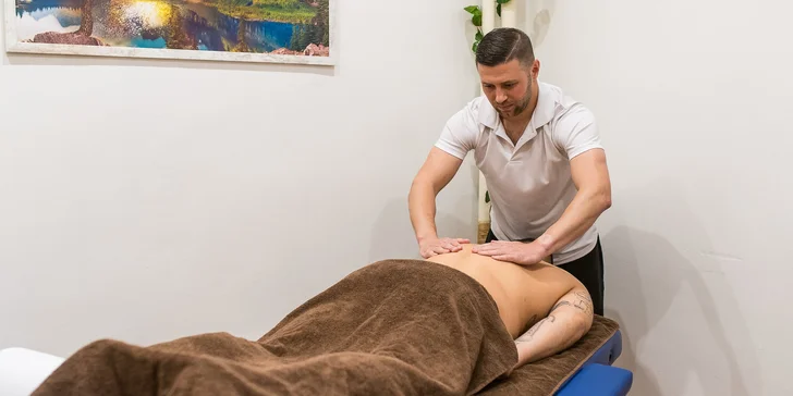 Uvoľňujúce masáže, maderoterapia alebo celotelová masáž s darčekom v podobe bambuckého masla