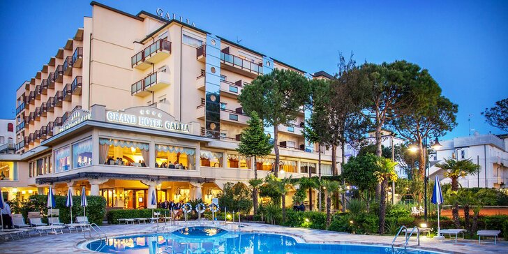 Cervia pri Rimini: 4* hotel pri pláži, vonkajší bazén a k tomu raňajky či polpenzia