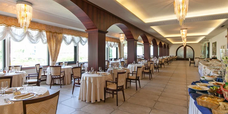 Cervia pri Rimini: 4* hotel pri pláži, vonkajší bazén a k tomu raňajky či polpenzia