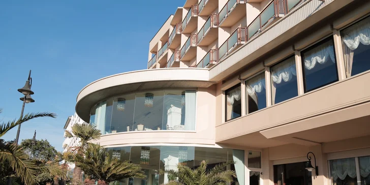 Cervia pri Rimini: 4* hotel pri pláži, vonkajší bazén a k tomu raňajky či polpenzia