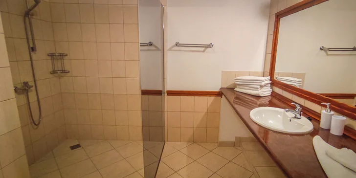 Aktívny pobyt plný športu a tatranskej prírody: penzión v centre Tatranskej Lomnice s raňajkami
