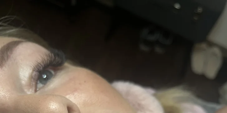 Púdrové obočie alebo Satin Lips: Tetovanie obočia a pier