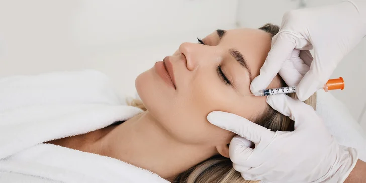 Injekčná mezoterapia s kyselinou hyalurónovou a aminokyselinami