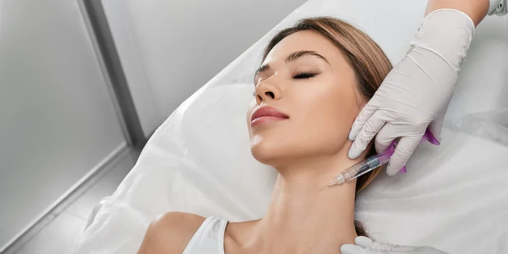 Injekčná mezoterapia s kyselinou hyalurónovou a aminokyselinami