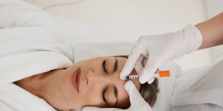 Injekčná mezoterapia s kyselinou hyalurónovou a aminokyselinami