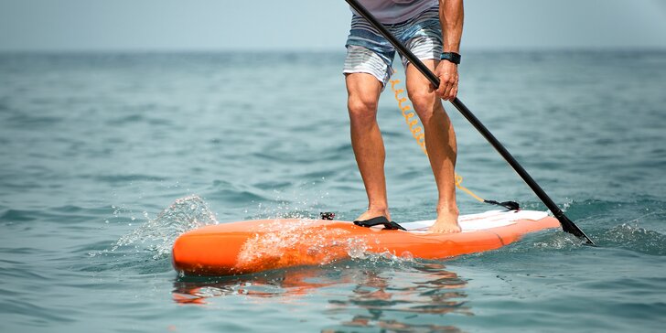 Kurzy vodných športov: Paddleboarding, Foil Pumping, Downwinding, Wingfoiling alebo Wakefoiling surfovanie za člnom