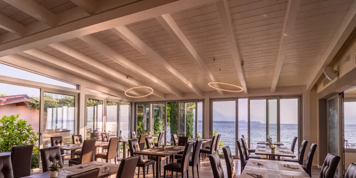 Lago di Garda: 4* hotel s bazénom hneď pri jazere, fľaša vína a extra zľavy pre dlhšie pobyty