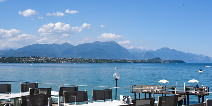 Lago di Garda: 4* hotel s bazénom hneď pri jazere, fľaša vína a extra zľavy pre dlhšie pobyty