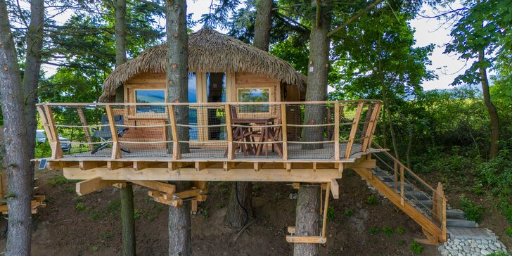 Netradičné ubytovanie pri Liptovskej Mare v domčeku na stromoch s úchvatnými výhľadmi a súkromnou plážou
