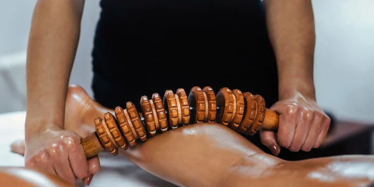 Účinná maderoterapia tváre alebo celého tela