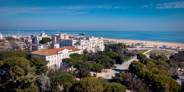 Letná dovolenka v talianskom Rimini: 4* hotel 250 m od pláže, raňajky alebo polpenzia
