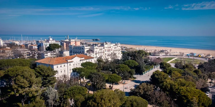 Letná dovolenka v talianskom Rimini: 4* hotel 250 m od pláže, raňajky alebo polpenzia