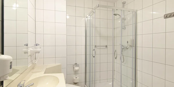 Perfektná dovolenka pre rodiny s deťmi: hotel 100 m od pláže, bazén, sauna aj animácie