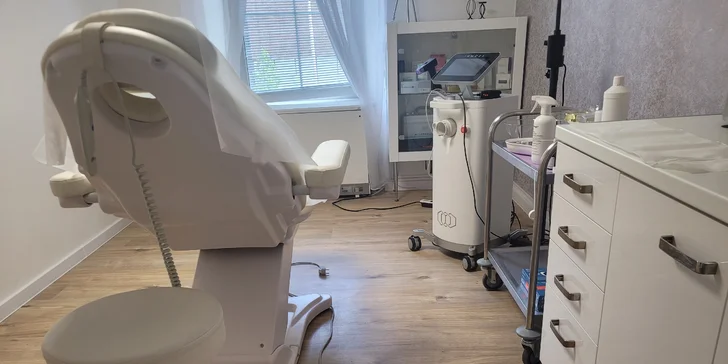 Injekčná mezoterapia s kyselinou hyalurónovou a aminokyselinami