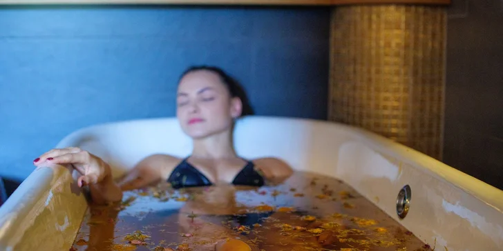Pobyt v útulných dreveniciach s novým wellness, golfom a stravou v krásnom prostredí Zázrivej