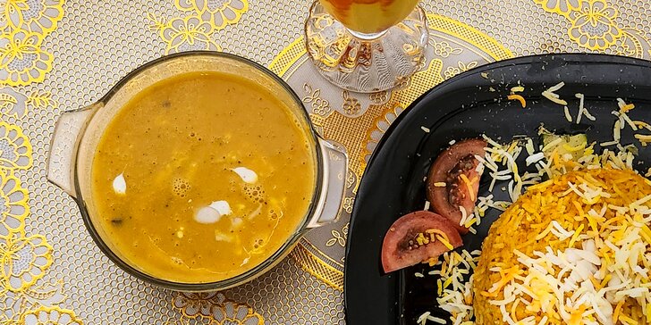 Voňavé Biryani: Indická špecialita s polievkou a nápojom