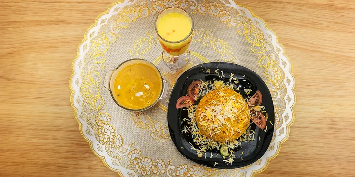 Voňavé Biryani: Indická špecialita s polievkou a nápojom