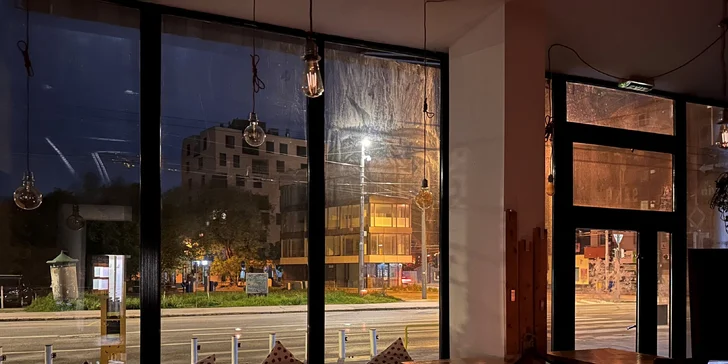Chutné raňajkové menu s kávou: Croissant, bagel, párky, ovsená kaša či vajíčka na viac spôsobov