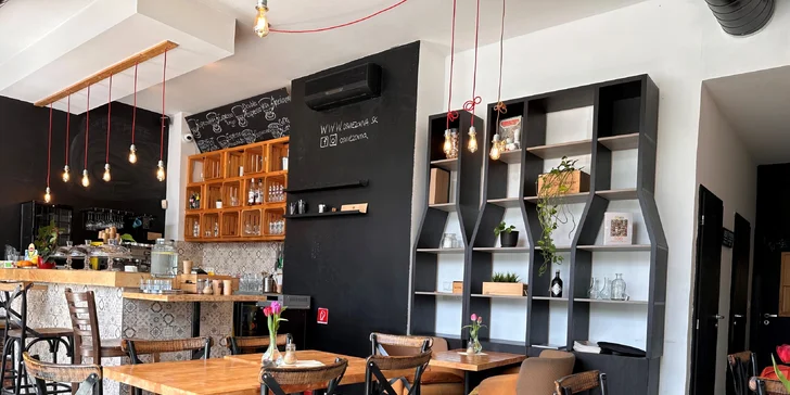 Chutné raňajkové menu s kávou: Croissant, bagel, párky, ovsená kaša či vajíčka na viac spôsobov