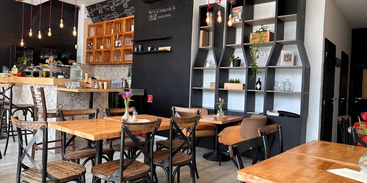 Chutné raňajkové menu s kávou: Croissant, bagel, párky, ovsená kaša či vajíčka na viac spôsobov