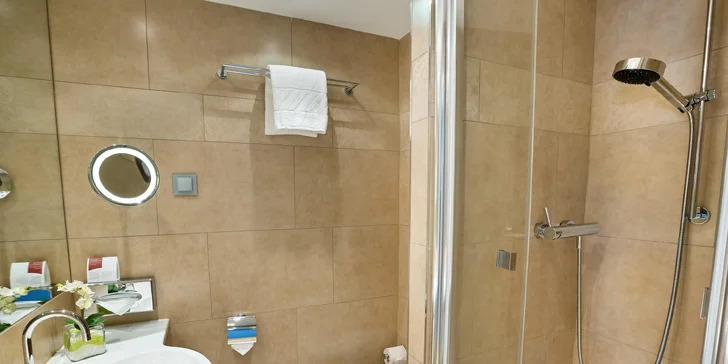 Pobyt v 4* hoteli v centre Viedne s raňajkami a jazdou na ruskom kolese
