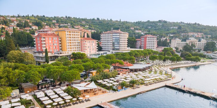 4* dovolenka v Portoroži: hotel so súkromnou plážou, polpenziou a bazénmi