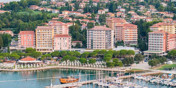 4* dovolenka v Portoroži: hotel so súkromnou plážou, polpenziou a bazénmi