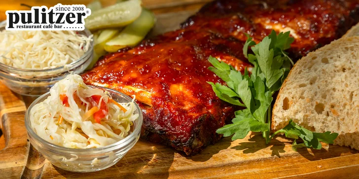 Bravčové rebierka s BBQ omáčkou a prílohami a k tomu orosená odmena v Pulitzeri