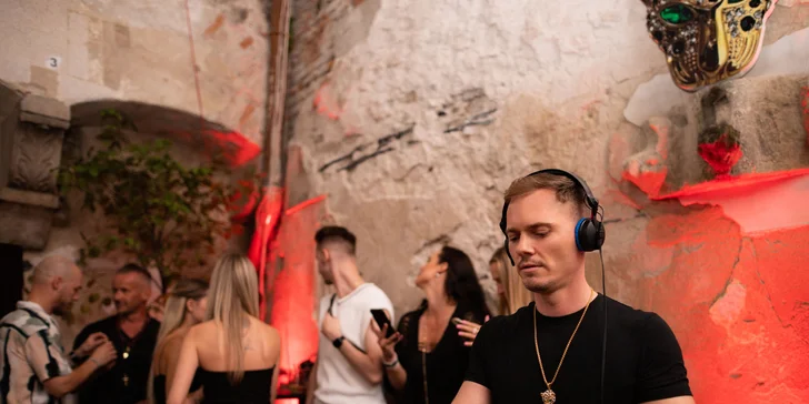 Danube Beats: Zažite vo dvojici jedinečnú party plavbu po Dunaji s talentovanými slovenskými DJ-mi!