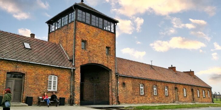 Celodenná prehliadka Osvienčimu (Auschwitz I a Auschwitz II-Birkenau) s českým sprievodcom pre 1 či 2 osoby